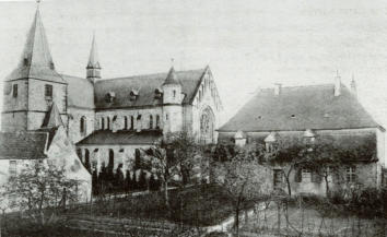 1905: neue Kirche mit Pfarrhaus